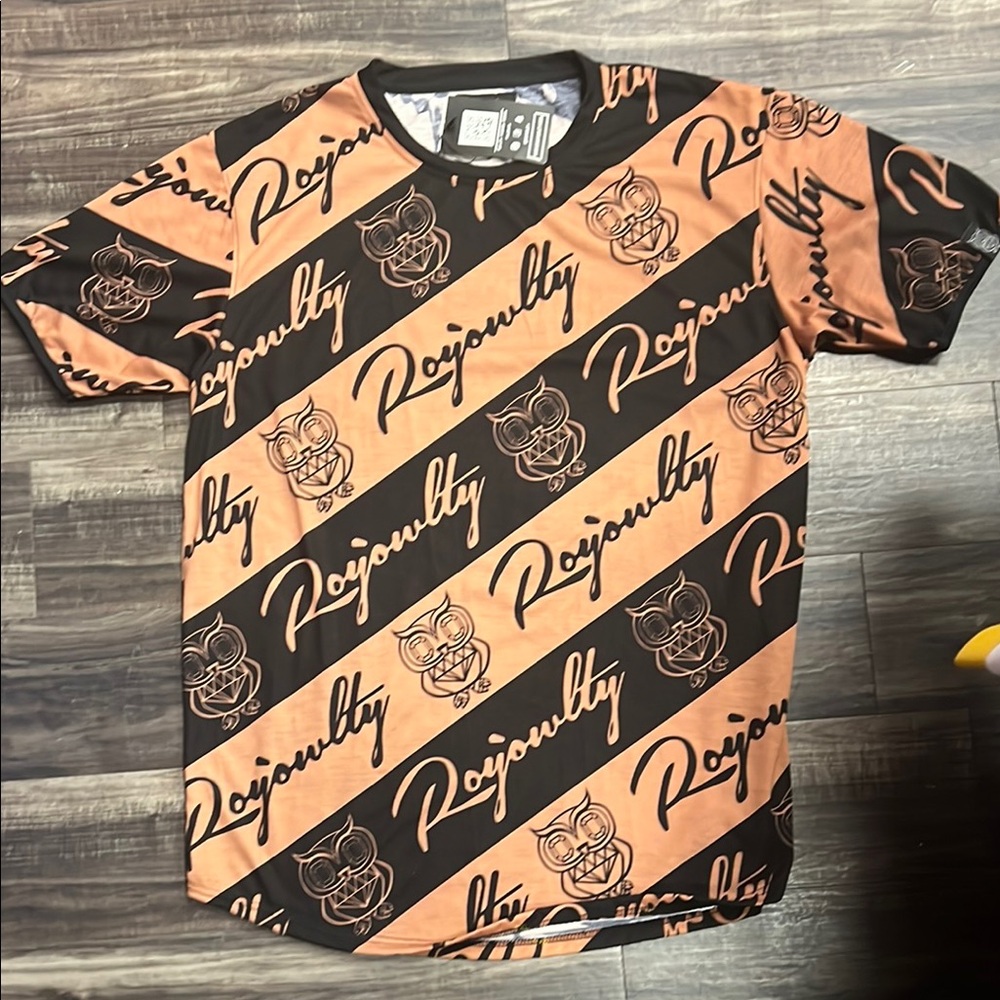 Men's Black and Brown Royowlty Graphic Shirt